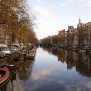 J. Goudsblom - Geleerd - uitgelichte afbeelding met Amsterdamse gracht