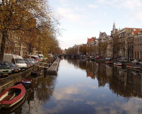 J. Goudsblom - Geleerd - uitgelichte afbeelding met Amsterdamse gracht