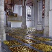 sarah van sonsbeeck, recensie, oude kerk, amsterdam, 8weekly, gouden dekens, mylar dekens