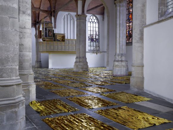 sarah van sonsbeeck, recensie, oude kerk, amsterdam, 8weekly, gouden dekens, mylar dekens